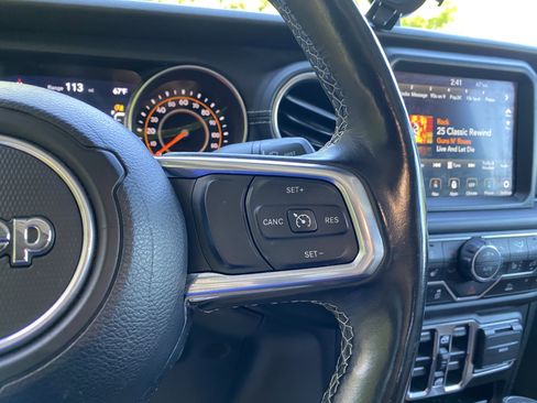 Used 2020 Jeep Gladiator Overland AWD/4WD image 21