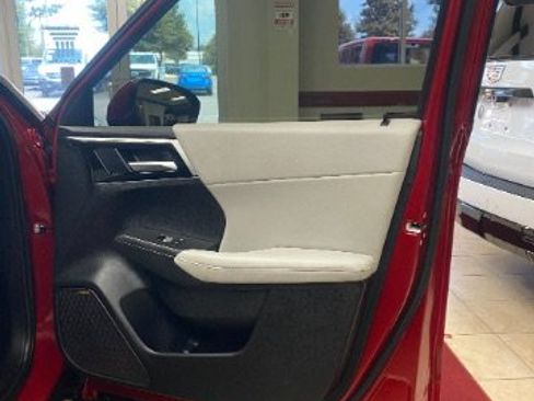 Used 2025 Mitsubishi Outlander SE FWD image 9