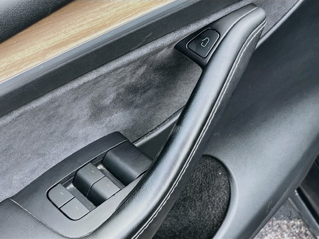 Used 2025 Tesla Model Y Long Range RWD image 17