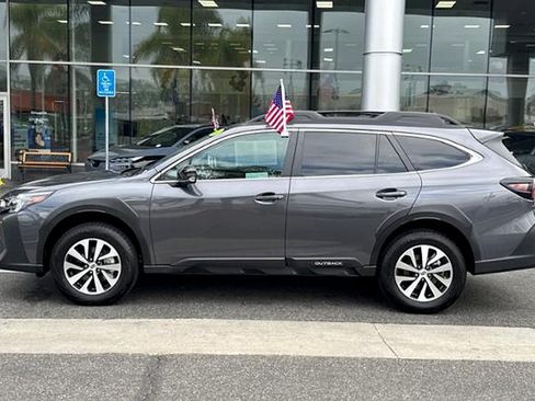 Certified 2025 Subaru Outback Premium AWD/4WD image 9