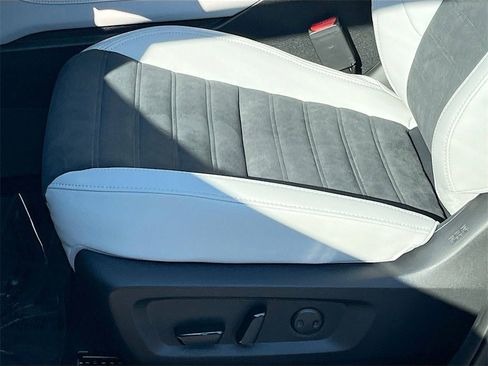 New 2025 Mitsubishi Outlander SE image 20