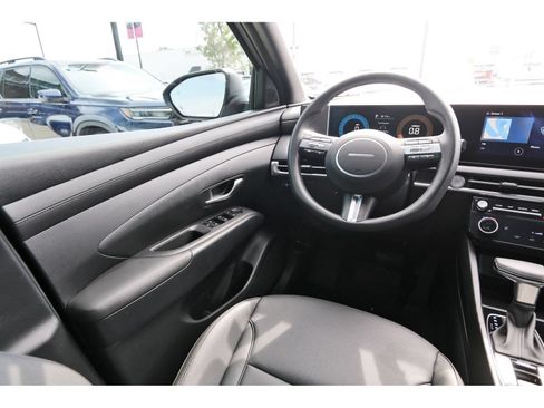 Certified 2025 Hyundai Santa Cruz SEL FWD image 10
