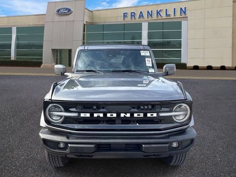 Used 2023 Ford Bronco Outer Banks AWD/4WD image 2