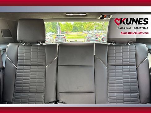 Used 2025 Cadillac Escalade Sport Platinum w/ LPO, Floor Liner Package AWD/4WD image 39