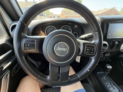 Used 2012 Jeep Wrangler Rubicon w/ PWR Convenience Group image 14