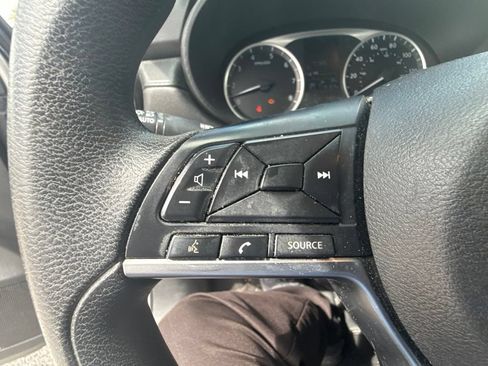 Used 2020 Nissan Versa S FWD image 17