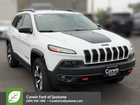Used 2017 Jeep Cherokee Trailhawk AWD/4WD image 1