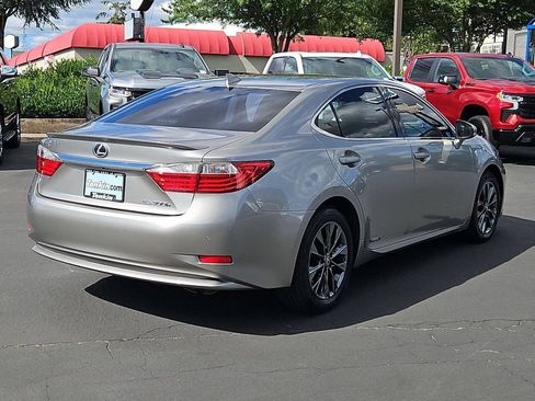 Used 2015 Lexus ES 300h w/ Navigation System Package FWD image 6