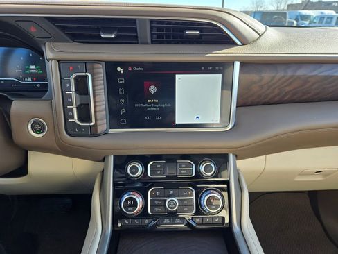Used 2022 GMC Yukon XL Denali w/ Denali Premium Package image 21