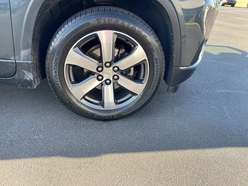 Used 2018 Chevrolet Traverse LT w/ LPO, Black Accent Package FWD image 30