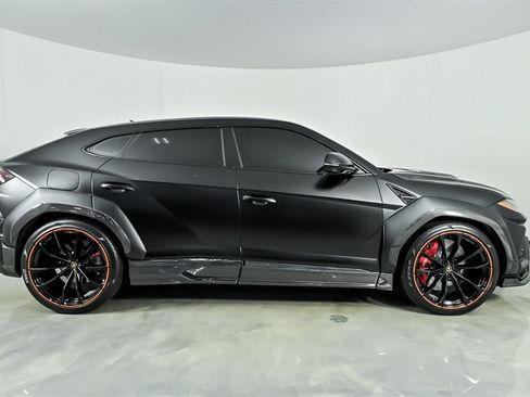 Used 2022 Lamborghini Urus AWD/4WD image 10