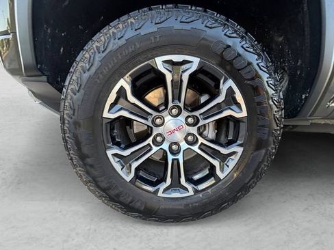 Used 2025 GMC Canyon AT4 w/ AT4 Premium Package AWD/4WD image 29
