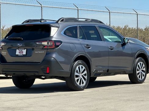 Used 2022 Subaru Outback Premium AWD/4WD image 3