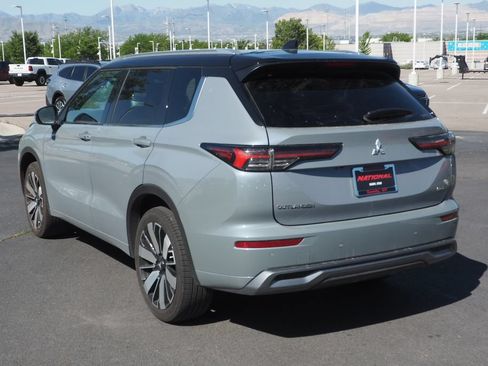 Used 2025 Mitsubishi Outlander SEL AWD/4WD image 4