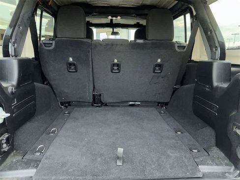Used 2019 Jeep Wrangler Unlimited Sahara image 20