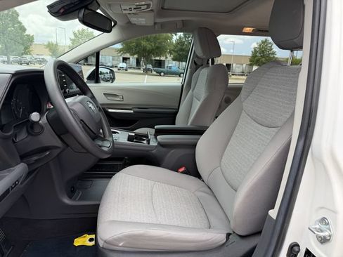 Used 2024 Toyota Sienna LE w/ LE Plus Package FWD image 25