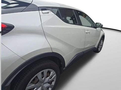 Used 2020 Toyota C-HR LE image 12