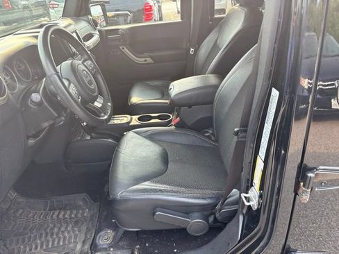Used 2017 Jeep Wrangler Unlimited Sahara AWD/4WD image 5