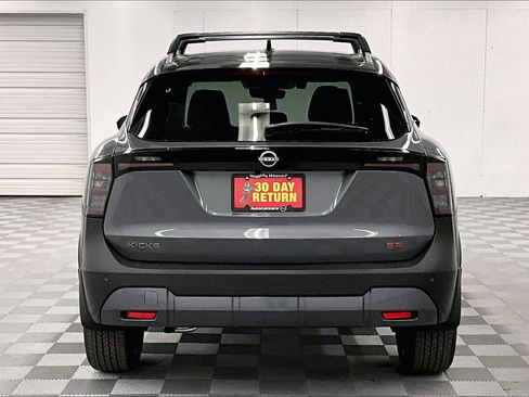 New 2025 Nissan Kicks SR w/ SR Premium Package FWD image 9