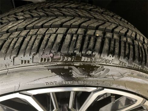 Used 2025 Chevrolet Tahoe High Country image 23