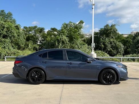 Used 2026 Toyota Camry SE w/ Convenience Package FWD image 5