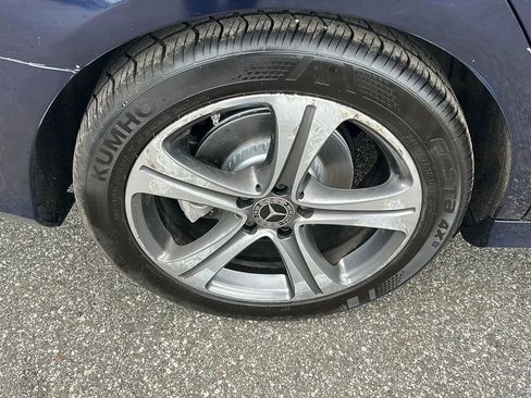 Used 2017 Mercedes-Benz E 300 4MATIC image 34