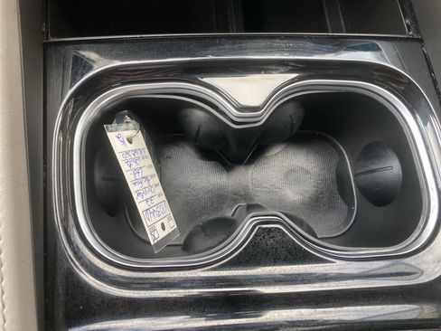 Used 2022 Chrysler Pacifica Limited image 24