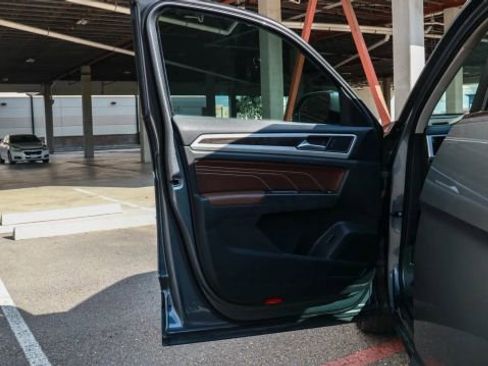 Used 2023 Volkswagen Atlas SE w/ Black Wheel Package image 13