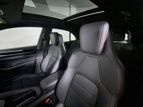 Used 2026 Porsche Macan Electric RWD image 5