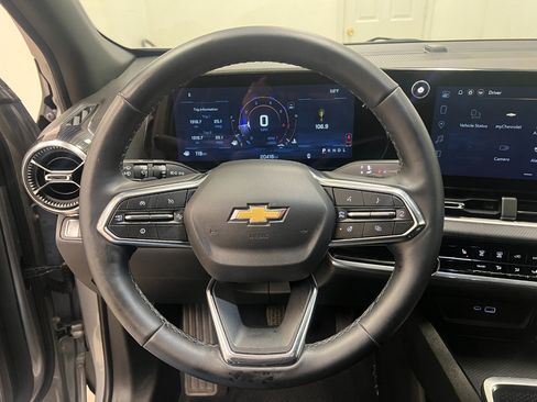 Used 2025 Chevrolet Equinox LT image 32