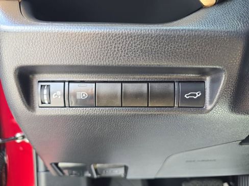 Used 2020 Toyota RAV4 XLE w/ Convenience Package FWD image 23