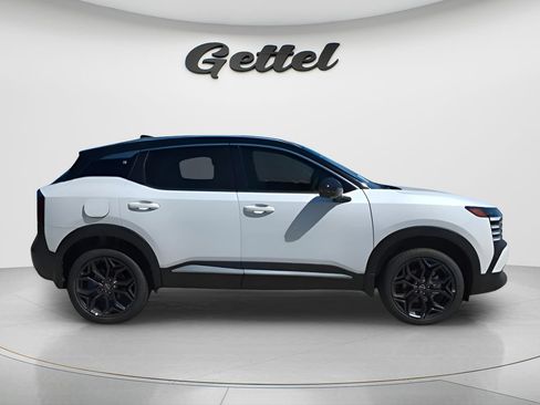 New 2026 Nissan Kicks SR w/ SR Premium Package FWD image 6