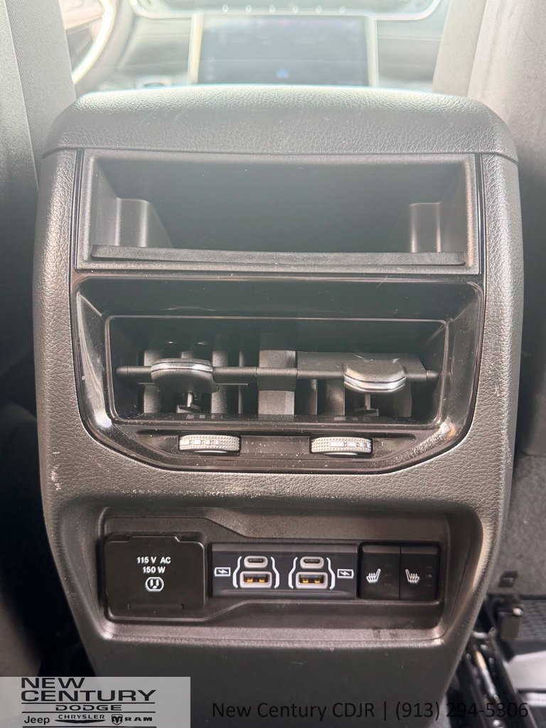 Used 2024 Jeep Grand Cherokee Limited AWD/4WD image 19