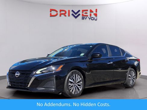 Used 2023 Nissan Altima 2.5 SV FWD image 1