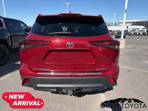 Used 2020 Toyota Highlander XLE AWD/4WD image 19