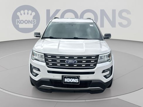Used 2017 Ford Explorer XLT w/ Equipment Group 202A AWD/4WD image 4