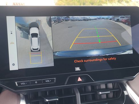 Certified 2024 Toyota Venza Limited image 18