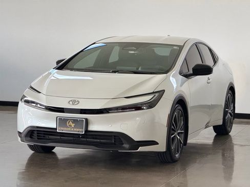 Used 2023 Toyota Prius LE FWD image 3