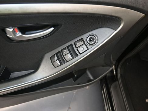 Used 2016 Hyundai Elantra GT FWD image 11