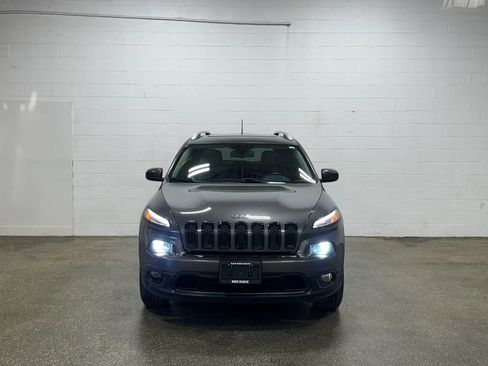 Used 2018 Jeep Cherokee Latitude Plus w/ Cold Weather Group AWD/4WD image 8