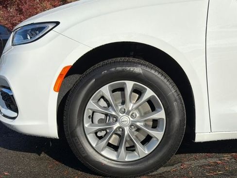 New 2026 Chrysler Pacifica Select image 7