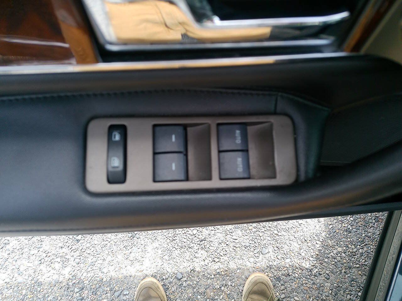 Used 2013 Lincoln MKX AWD image 16