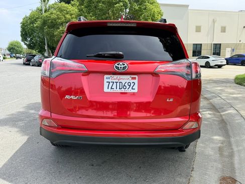 Used 2017 Toyota RAV4 LE w/ Carpet Mat Package image 6