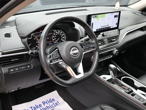 Used 2024 Nissan Altima 2.0 SR FWD image 18