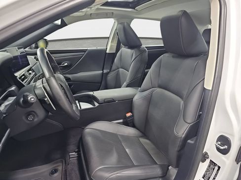 Used 2023 Lexus ES 250 w/ Protection Package (P2) AWD/4WD image 17