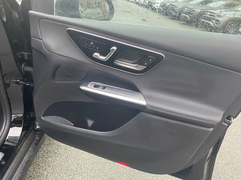 Used 2025 Mercedes-Benz GLC 300 4MATIC image 31