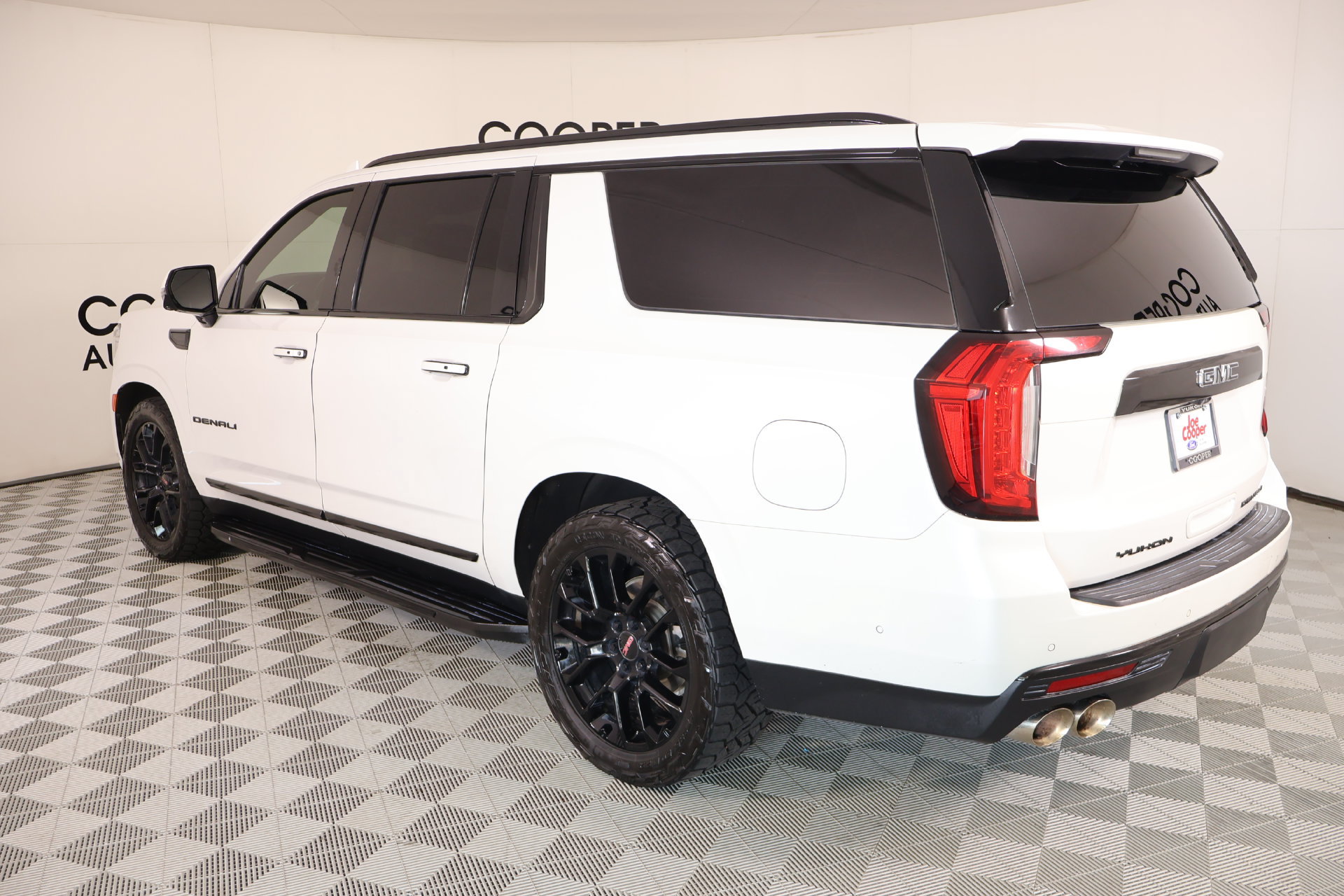 Used 2023 GMC Yukon XL Denali w/ Advanced Technology Package AWD/4WD image 25