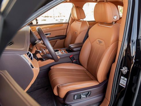 Certified 2022 Bentley Bentayga image 16