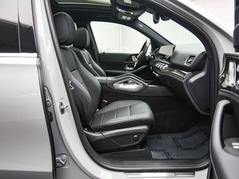 Used 2025 Mercedes-Benz GLS 450 4MATIC image 47