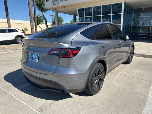 Used 2025 Tesla Model Y Long Range RWD image 2